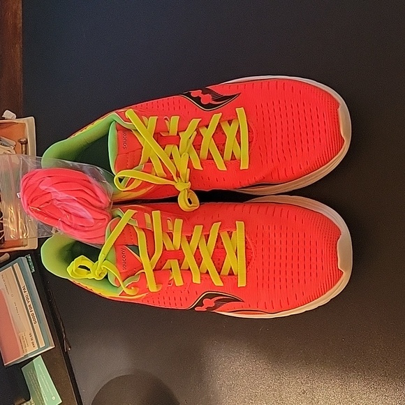 NEW IN BOX: Saucony Kinvara 11, Women's 9.5,  ViziRed/Citron - Picture 4 of 6